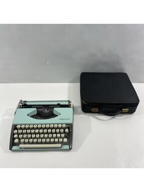 1963 Olympia SF DeLuxe Portable Typewriter In Case Robins Blue